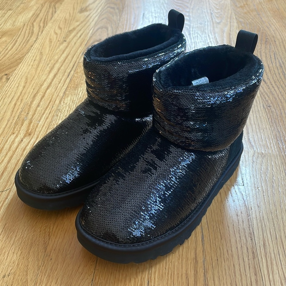 UGG NEW classic black mini mirror ball boots size 6 - Picture 2 of 9